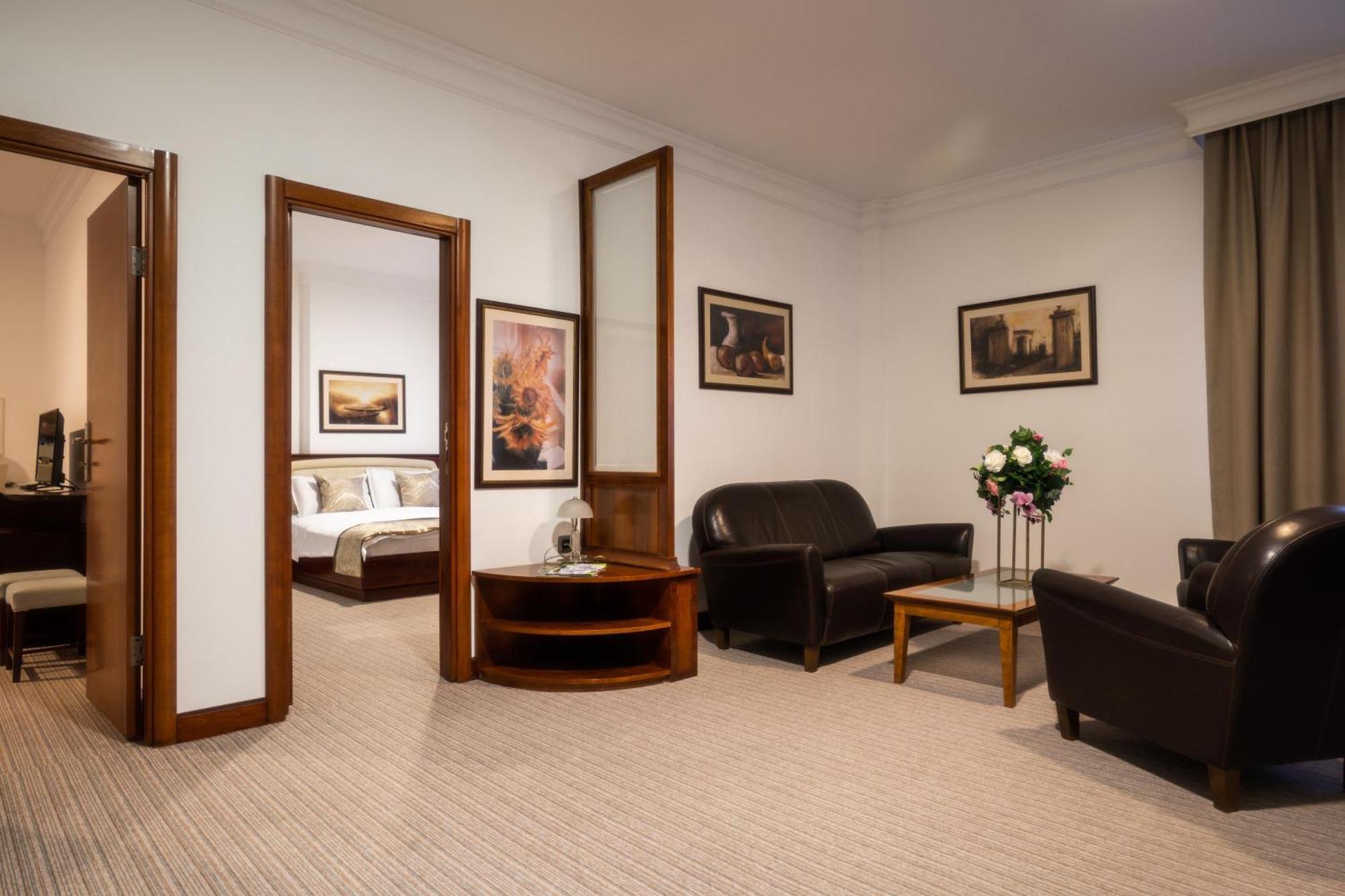 Hotel Mio City Kula Dış mekan fotoğraf